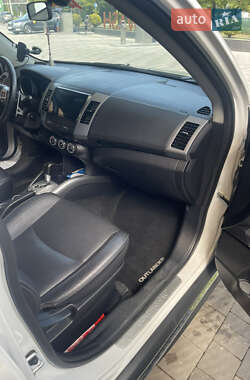 Внедорожник / Кроссовер Mitsubishi Outlander 2011 в 