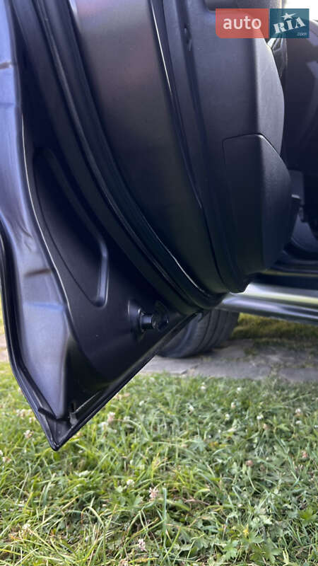 Позашляховик / Кросовер Mitsubishi Outlander 2011 в Стрию