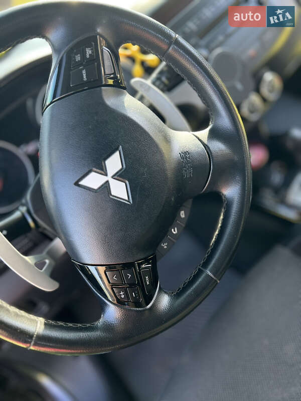 Позашляховик / Кросовер Mitsubishi Outlander 2011 в Стрию