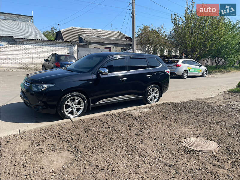 Mitsubishi Outlander 2013