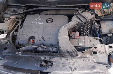 Внедорожник / Кроссовер Mitsubishi Outlander 2010 в 