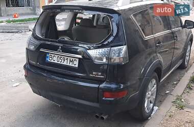 Внедорожник / Кроссовер Mitsubishi Outlander 2010 в 