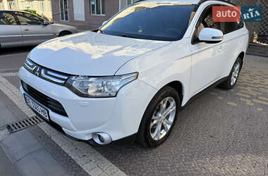 Внедорожник / Кроссовер Mitsubishi Outlander 2013 в Николаеве
