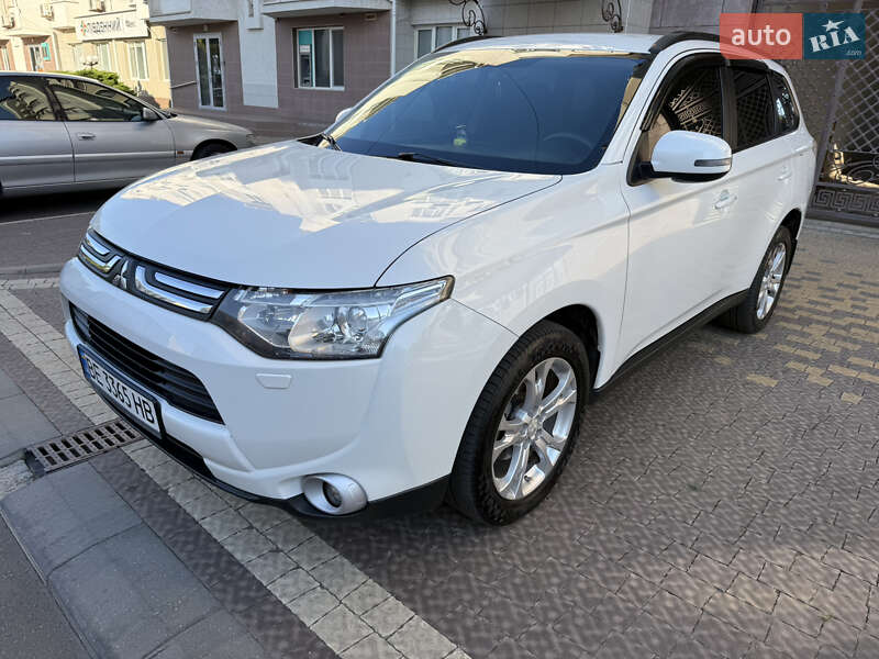 Внедорожник / Кроссовер Mitsubishi Outlander 2013 в Николаеве