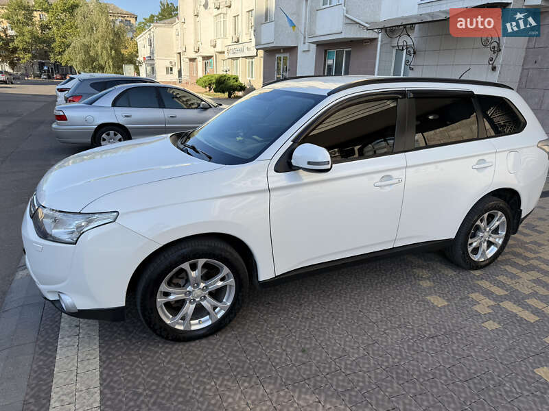 Внедорожник / Кроссовер Mitsubishi Outlander 2013 в Николаеве