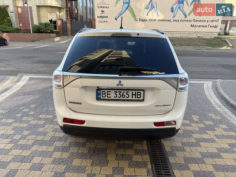 Внедорожник / Кроссовер Mitsubishi Outlander 2013 в Николаеве