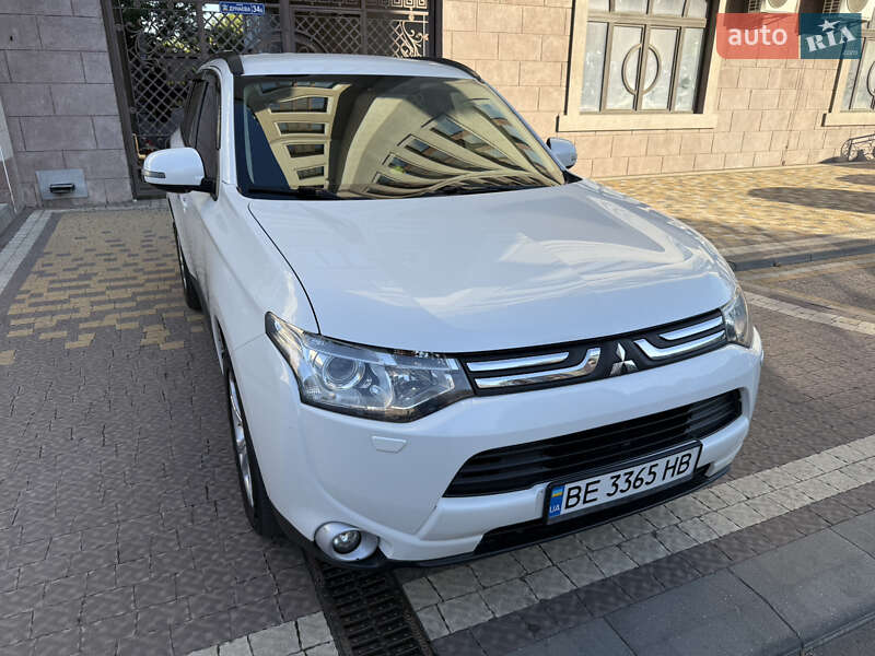 Внедорожник / Кроссовер Mitsubishi Outlander 2013 в Николаеве