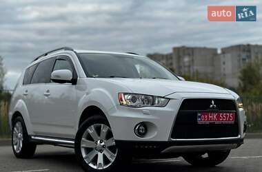 Внедорожник / Кроссовер Mitsubishi Outlander 2011 в 