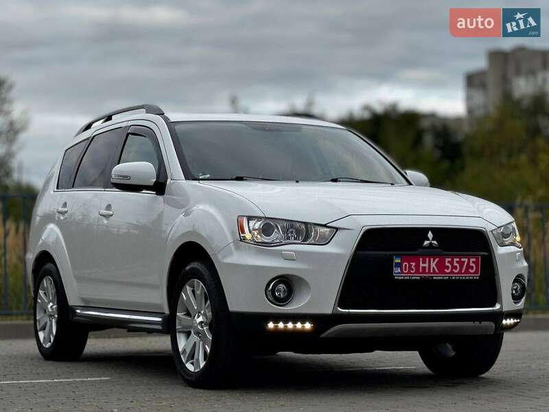 Внедорожник / Кроссовер Mitsubishi Outlander 2011 в 