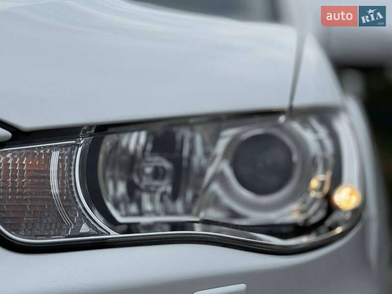 Внедорожник / Кроссовер Mitsubishi Outlander 2011 в Дрогобыче