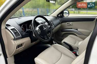 Внедорожник / Кроссовер Mitsubishi Outlander 2011 в 