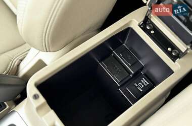 Внедорожник / Кроссовер Mitsubishi Outlander 2011 в 