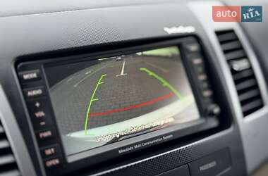 Внедорожник / Кроссовер Mitsubishi Outlander 2011 в 