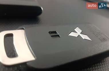 Внедорожник / Кроссовер Mitsubishi Outlander 2011 в 