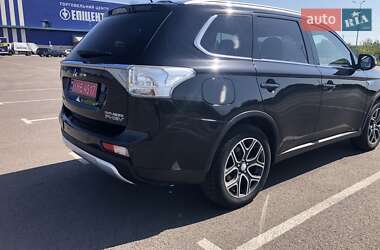 Внедорожник / Кроссовер Mitsubishi Outlander 2015 в 