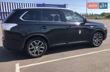 Внедорожник / Кроссовер Mitsubishi Outlander 2015 в 