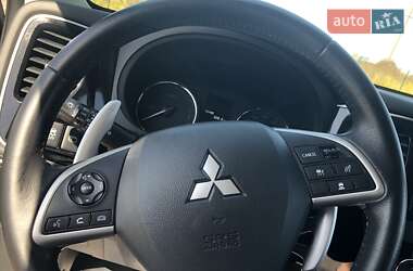 Внедорожник / Кроссовер Mitsubishi Outlander 2015 в 