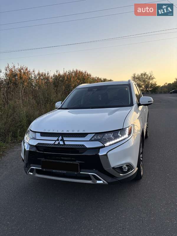 Внедорожник / Кроссовер Mitsubishi Outlander 2019 в Черкассах