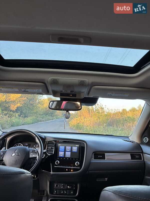 Внедорожник / Кроссовер Mitsubishi Outlander 2019 в Черкассах