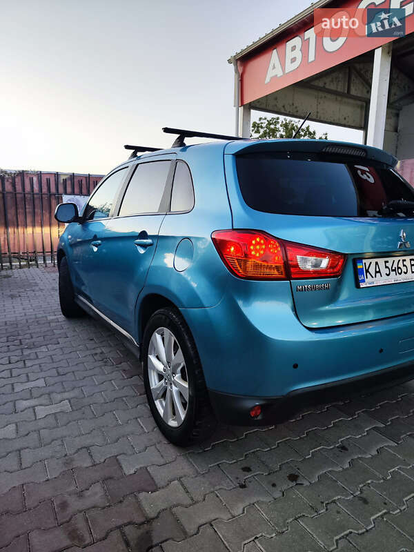 Позашляховик / Кросовер Mitsubishi Outlander 2013 в Києві