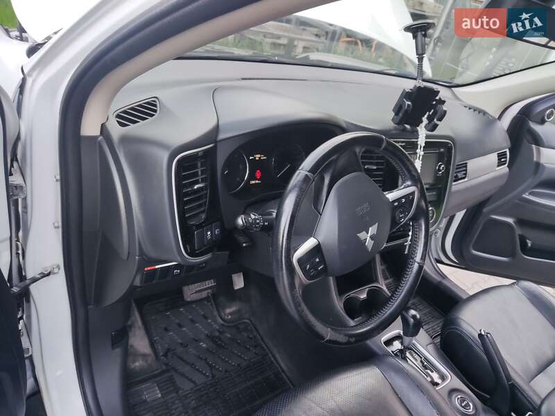 Внедорожник / Кроссовер Mitsubishi Outlander 2013 в Трускавце