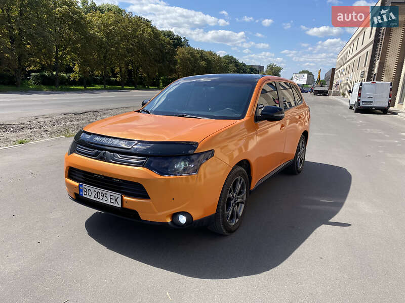 Позашляховик / Кросовер Mitsubishi Outlander 2013 в Києві