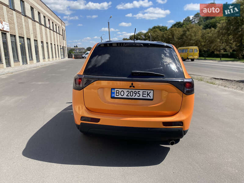 Позашляховик / Кросовер Mitsubishi Outlander 2013 в Києві