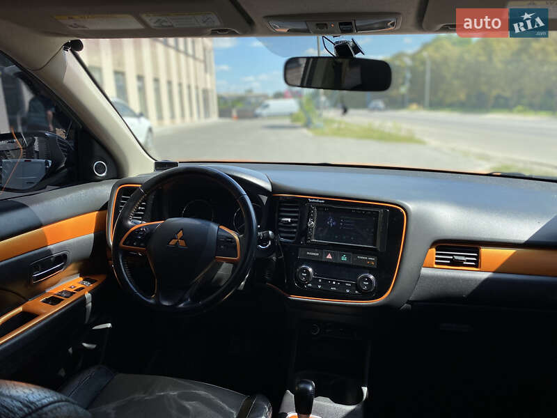 Позашляховик / Кросовер Mitsubishi Outlander 2013 в Києві