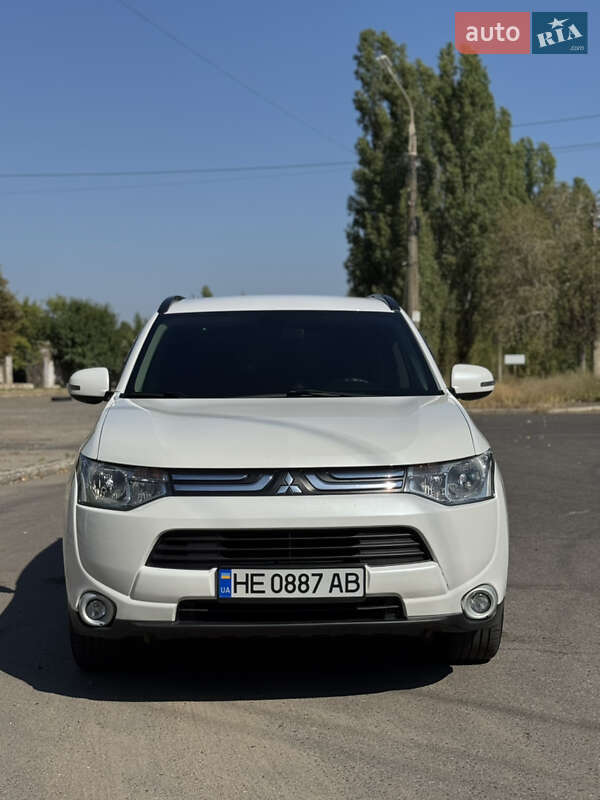 Позашляховик / Кросовер Mitsubishi Outlander 2012 в Миколаєві