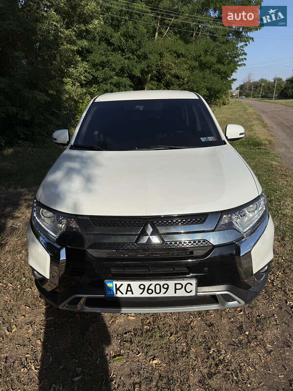 Внедорожник / Кроссовер Mitsubishi Outlander 2020 в Киеве фото 7 Внедорожник / Кроссовер Mitsubishi Outlander 2020 в Киеве