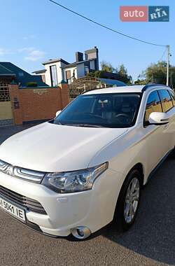 Внедорожник / Кроссовер Mitsubishi Outlander 2013 в Полтаве
