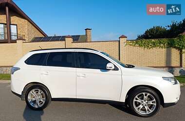 Внедорожник / Кроссовер Mitsubishi Outlander 2013 в 
