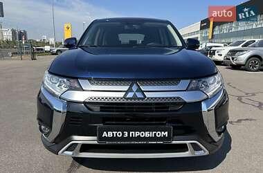 Внедорожник / Кроссовер Mitsubishi Outlander 2021 в 