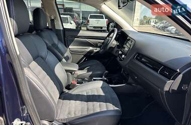 Внедорожник / Кроссовер Mitsubishi Outlander 2021 в 