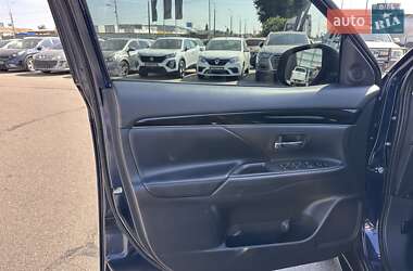 Внедорожник / Кроссовер Mitsubishi Outlander 2021 в 