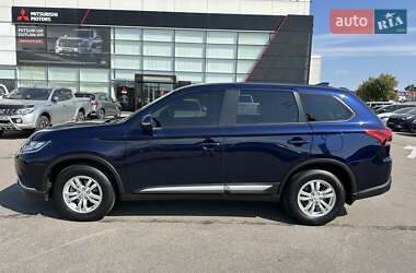Внедорожник / Кроссовер Mitsubishi Outlander 2021 в 