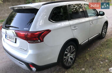 Внедорожник / Кроссовер Mitsubishi Outlander 2016 в 