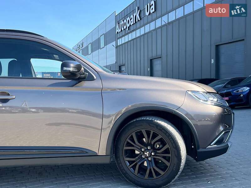 Внедорожник / Кроссовер Mitsubishi Outlander 2017 в Львове