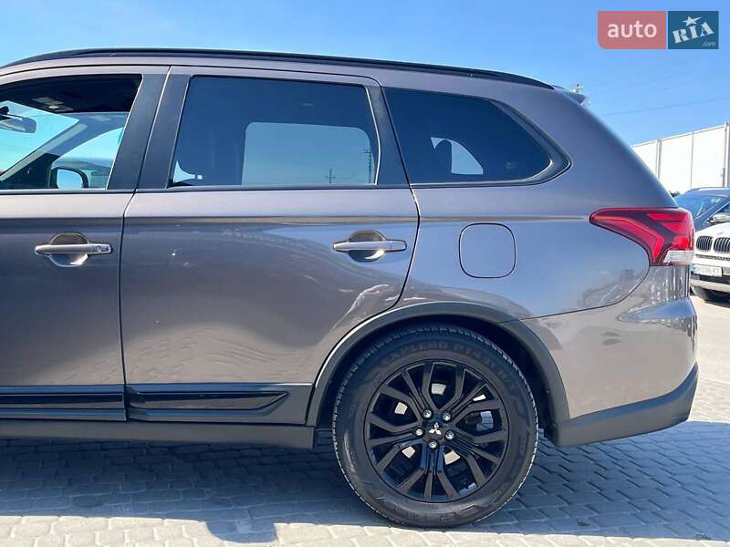 Внедорожник / Кроссовер Mitsubishi Outlander 2017 в Львове