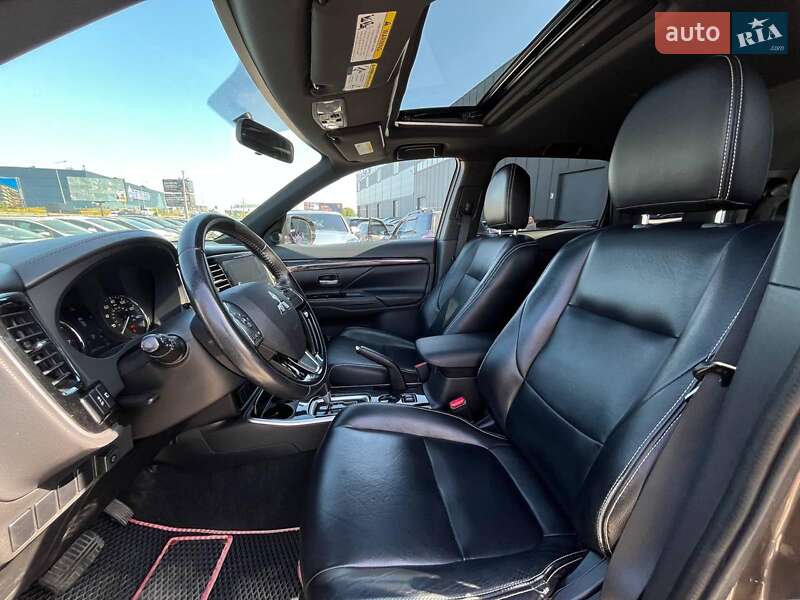 Внедорожник / Кроссовер Mitsubishi Outlander 2017 в Львове
