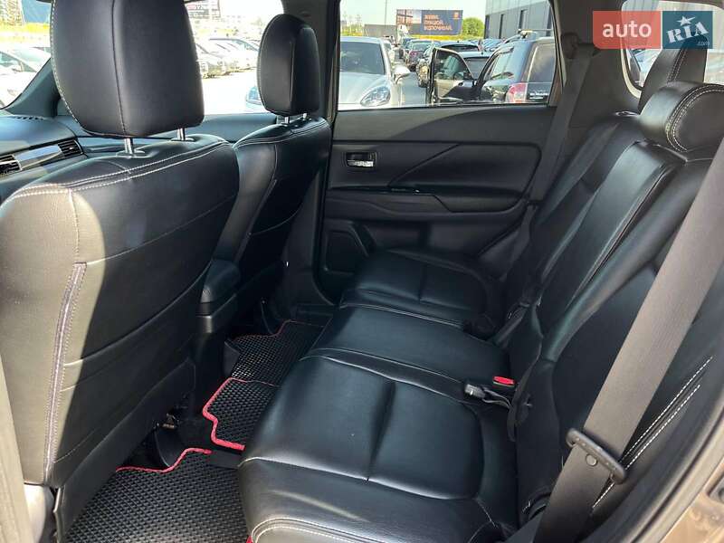 Внедорожник / Кроссовер Mitsubishi Outlander 2017 в Львове