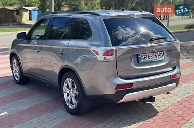 Внедорожник / Кроссовер Mitsubishi Outlander 2014 в 