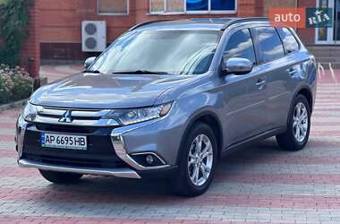 Внедорожник / Кроссовер Mitsubishi Outlander 2014 в 