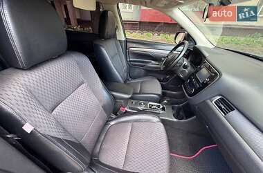 Внедорожник / Кроссовер Mitsubishi Outlander 2014 в 