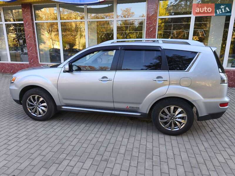 Внедорожник / Кроссовер Mitsubishi Outlander 2010 в Краматорске