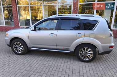 Внедорожник / Кроссовер Mitsubishi Outlander 2010 в 