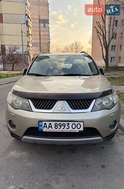 Позашляховик / Кросовер Mitsubishi Outlander 2009 в Києві