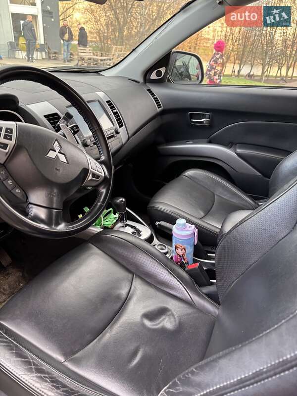 Внедорожник / Кроссовер Mitsubishi Outlander 2009 в Киеве