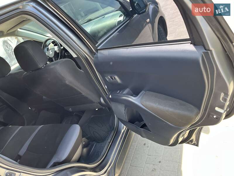 Позашляховик / Кросовер Mitsubishi Outlander 2012 в Львові