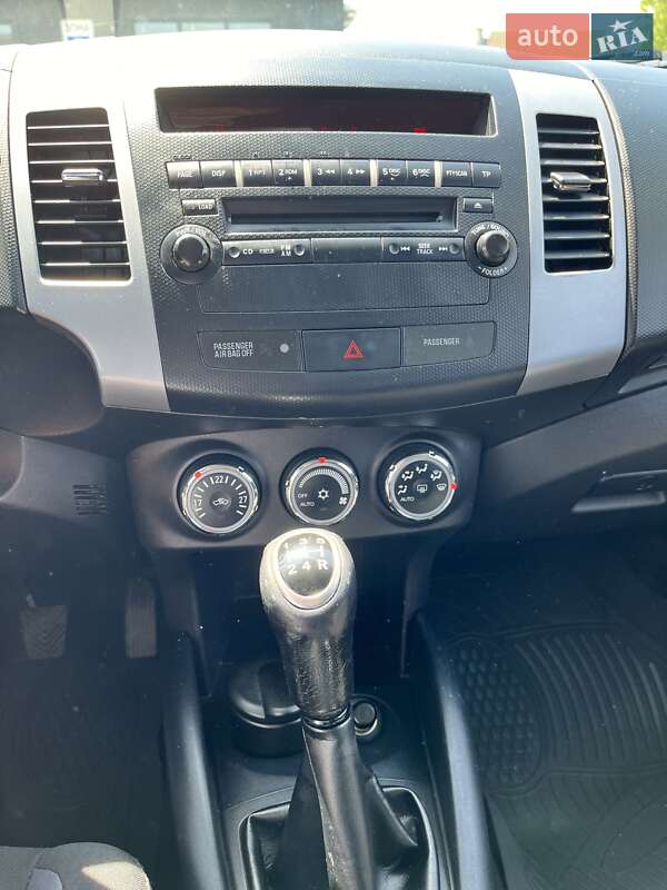 Позашляховик / Кросовер Mitsubishi Outlander 2012 в Львові